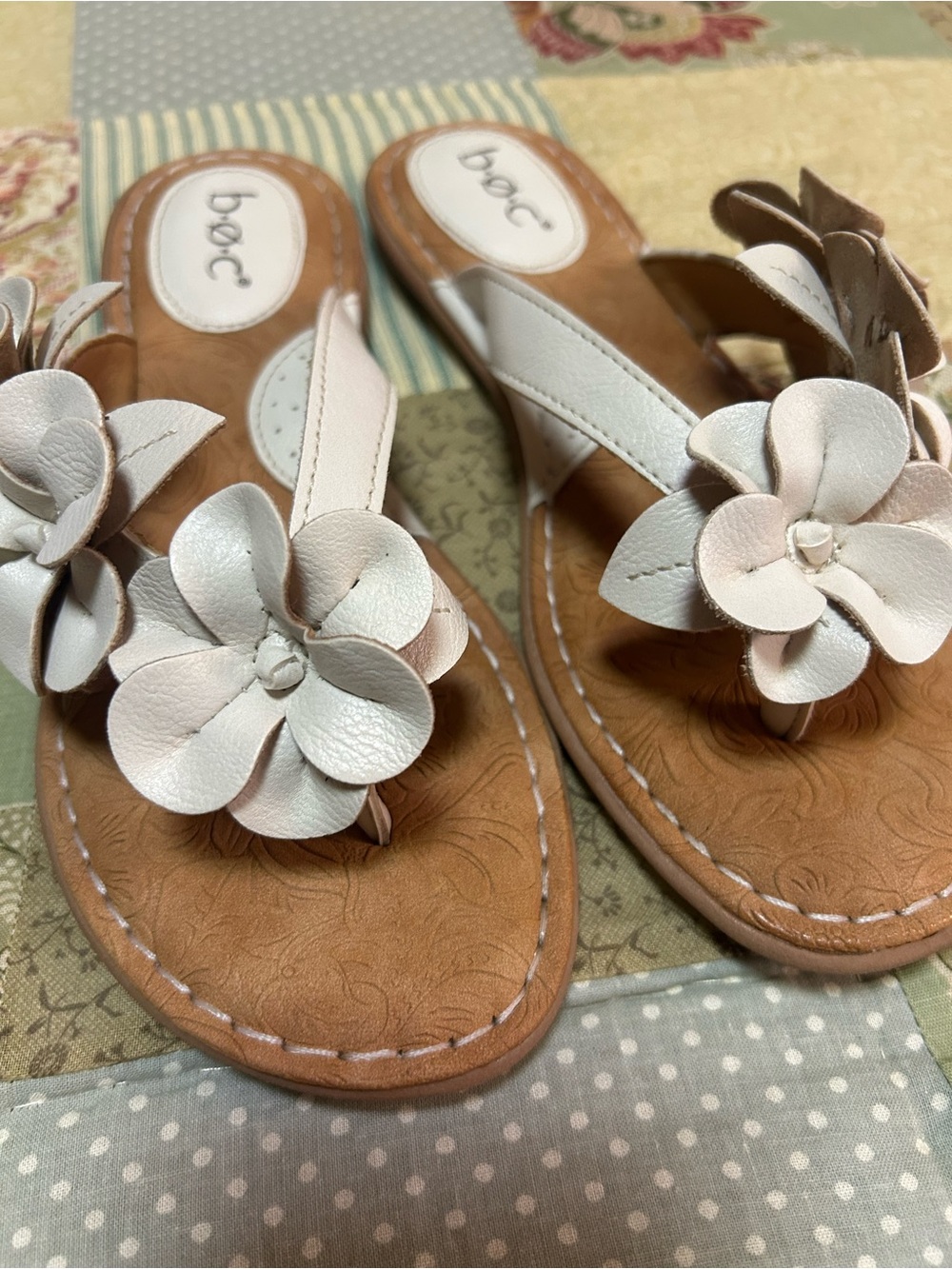 b.o.c. Flower Appliqué Leather Thong Sandals in White & Tan